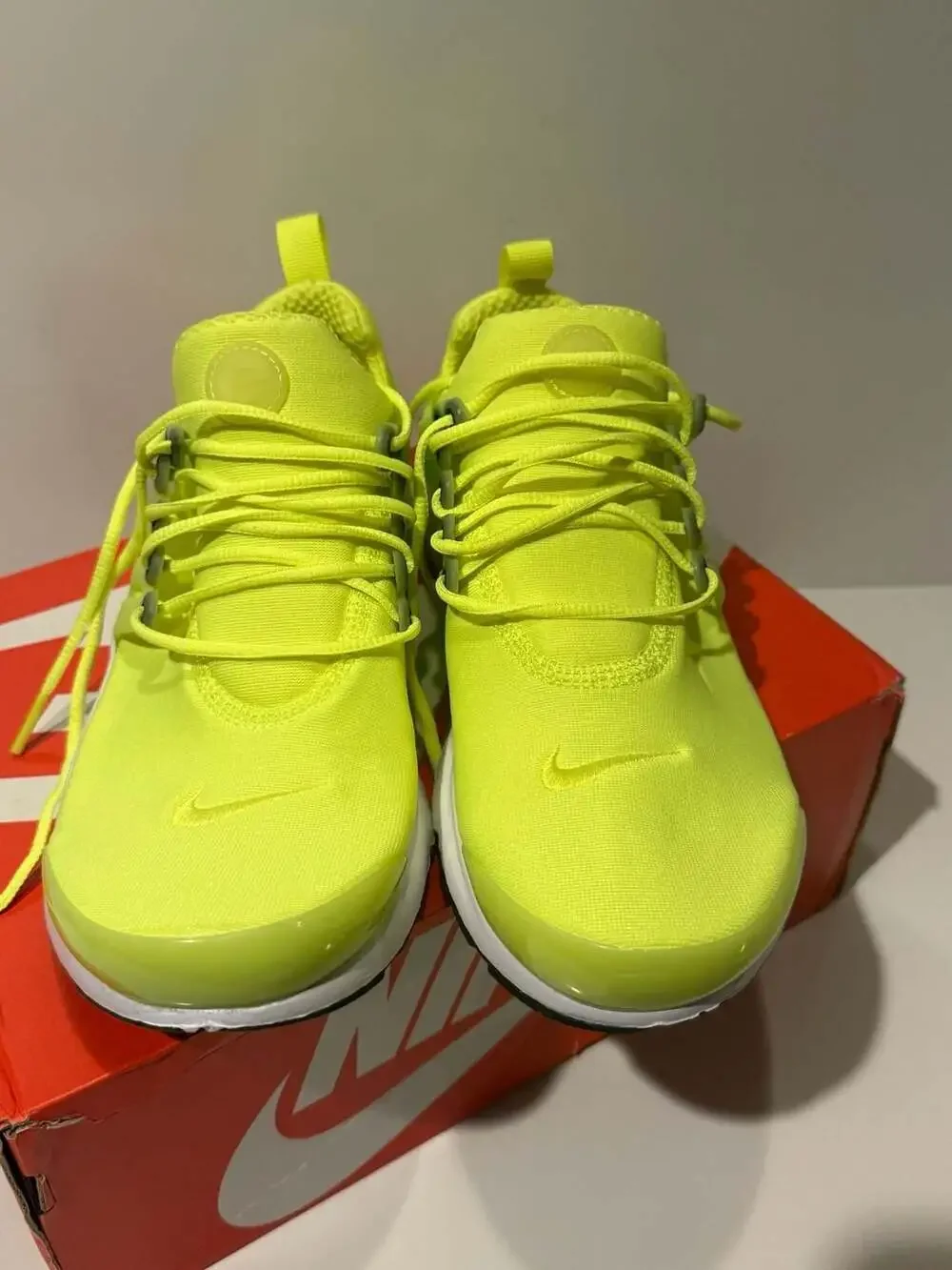 Nike Air Presto Size 5.5 Volt Black White